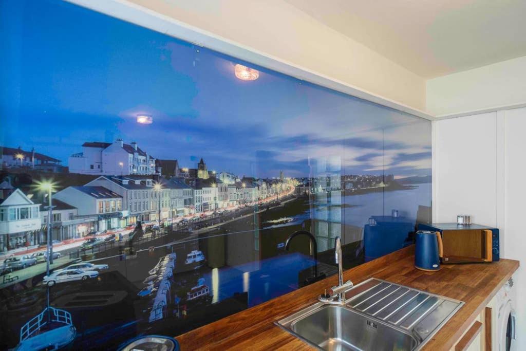 The Porthole Apartment Портстюърт Екстериор снимка